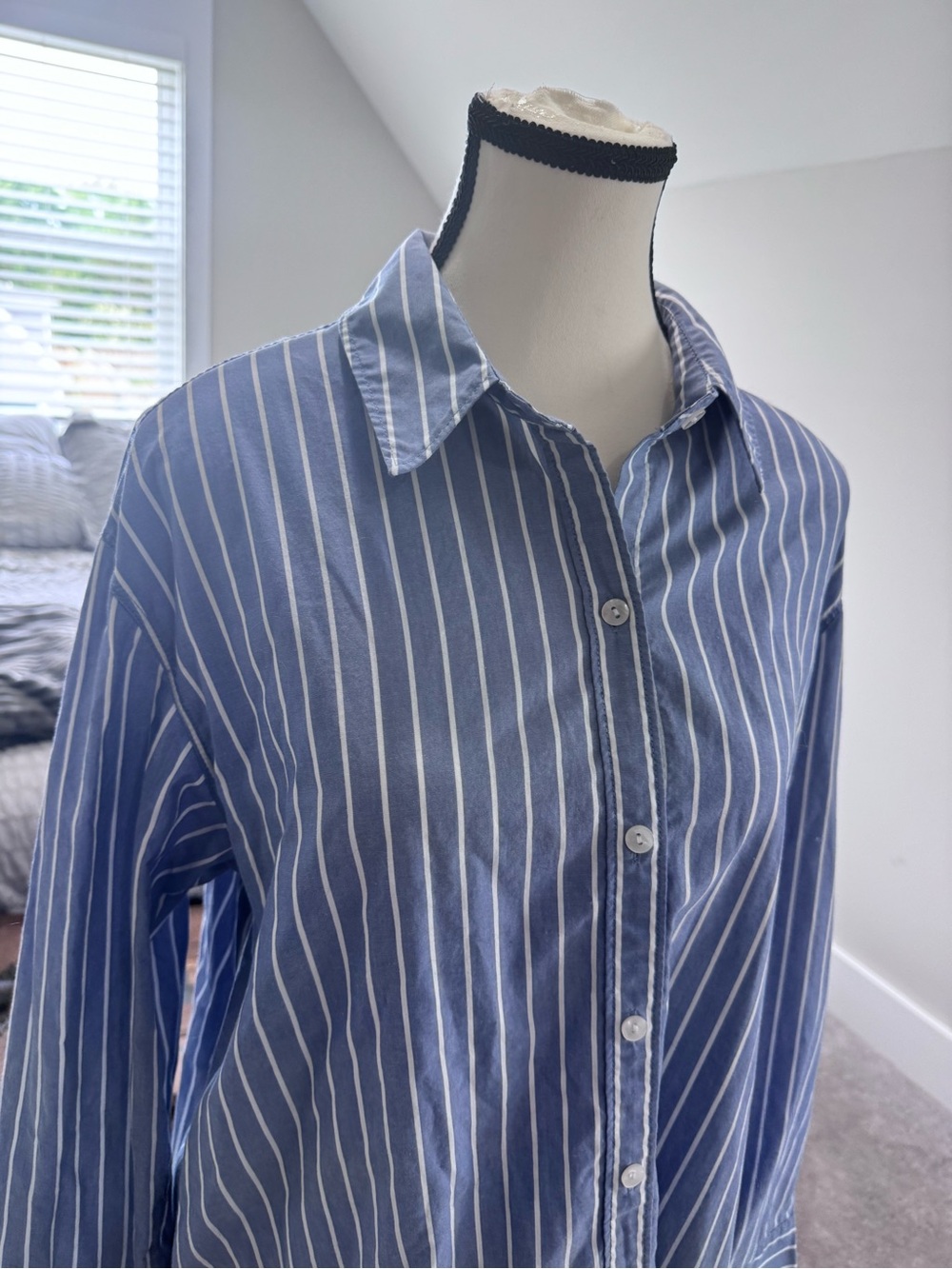 Abercrombie & Fitch Blue and White Striped Button-Down Shirt - Picture 2 of 7